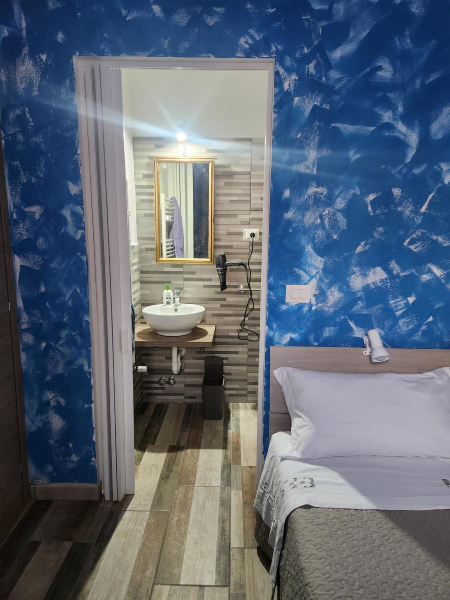 Отель Casa Roxana Турин Экстерьер фото