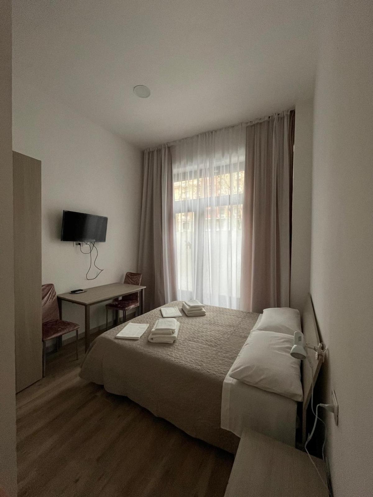 Отель Casa Roxana Турин Экстерьер фото